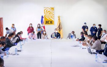 JCE y partidos revisan formatos de boletas presidenciales y senatoriales