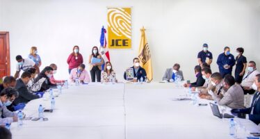 JCE y partidos revisan formatos de boletas presidenciales y senatoriales