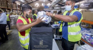 JCE inicia conformación de los 16,001 kits electorales locales para las elecciones