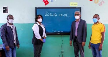 Regional 05 de Educación inicia instalación de pizarras digitales en los centros educativos