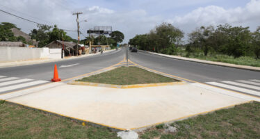 Presidente entrega conjunto de obras viales en la región Este