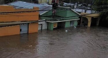 Isaías provoca inundaciones en gran parte de Hato Mayor del Rey