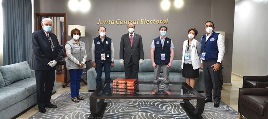 Pleno JCE recibe a integrantes de la Misión de Observación Electoral de UNIORE