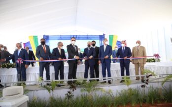 Danilo Medina entrega Central Punta Catalina