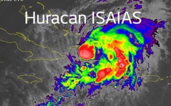 Isaías ya es huracán; a pesar de que esta fuera del país los avisos de tormenta continúan