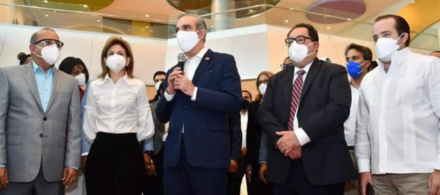 Ministro de Salud recorre Ciudad Sanitaria Luís E. Aybar junto al presidente Luis Abinader