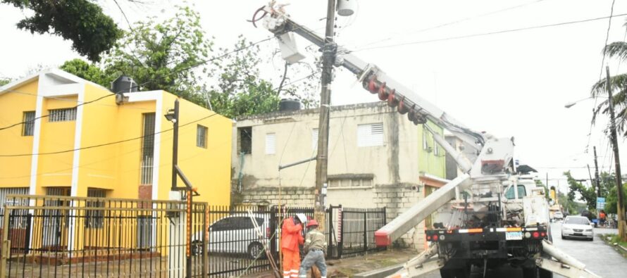 EDE Este informa trabaja en reparación circuitos afectados por la tormenta Laura