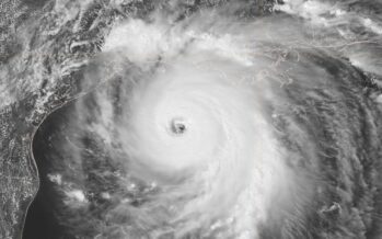 Laura huracán categoría 4; impactará Louisiana y Texas esta noche