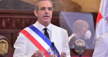 Luis Abinader oficialmente presidente de la República Dominicana