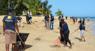 MITUR realiza operativo de limpieza en playas y balnearios luego de la tormenta Laura