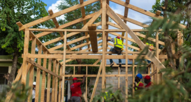 Inician reconstrucción de viviendas afectadas por la tormenta Isaías en Hato Mayor