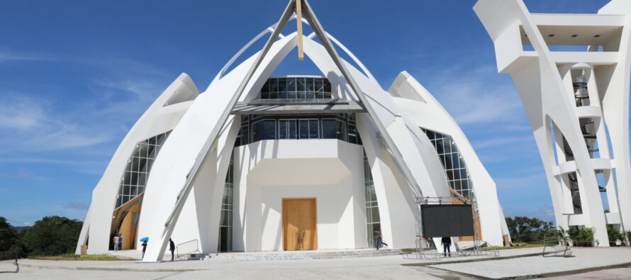 Entregan primera etapa del Santuario Santo Cristo de los Milagros en Bayaguana