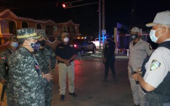 Director Policía Nacional supervisa cumplimiento toque de queda en La Romana