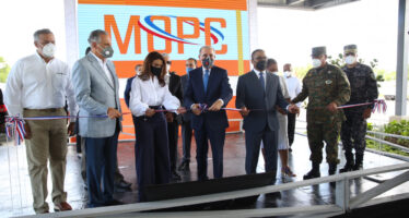 Danilo Medina entrega Terminal Interregional Autobuses del Este