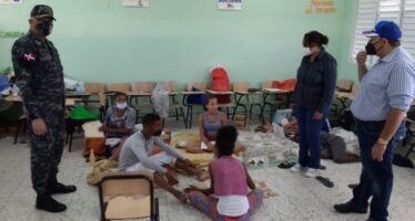 Realizan recorrido por centros educativos afectados por la tormenta Laura