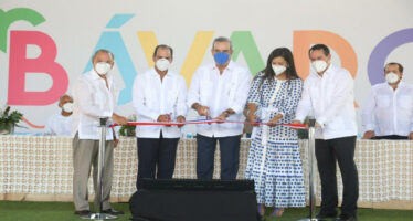 El Presidente encabeza inauguración de la plaza Bávaro City Center