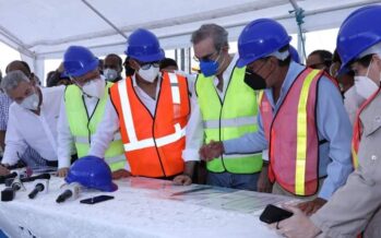 Luis Abinader visita Puerto de Manzanillo en Monte Cristi