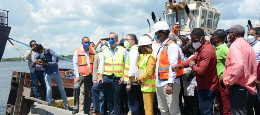 Presidente Luis Abinader visita el puerto de San Pedro de Macorís