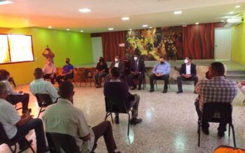 Autoridades y sociedad civil de Hato Mayor se reúnen con ejecutivos EDE Este