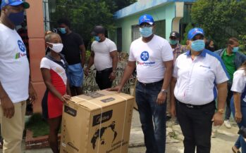 Senador de Hato Mayor desarrolla programa de ayuda social