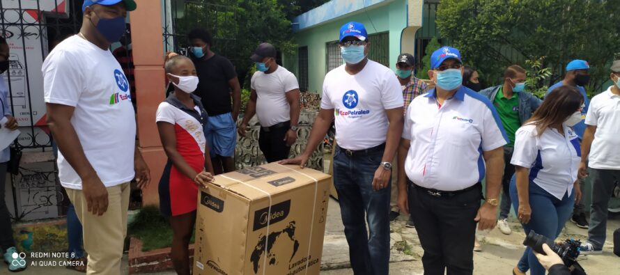 Senador de Hato Mayor desarrolla programa de ayuda social