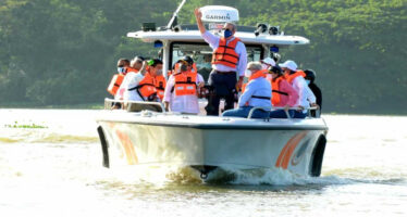 Presidente Luis Abinader realiza recorrido por los ríos Ozama e Isabela