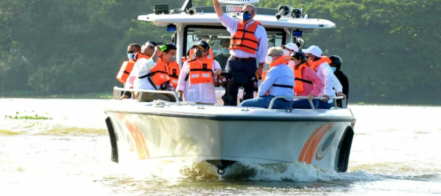 Presidente Luis Abinader realiza recorrido por los ríos Ozama e Isabela