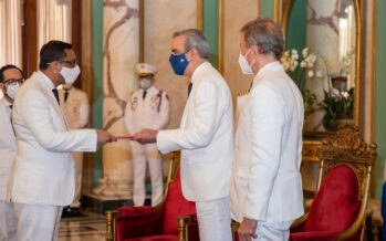 Presidente Abinader recibe cartas credenciales de nuevos embajadores