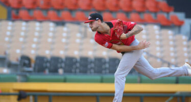 Leones del Escogido blanquean a las Águilas Cibaeñas 2-0