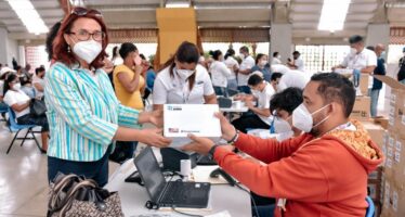 Minerd entrega Tablets y Netbooks a estudiantes en Santiago