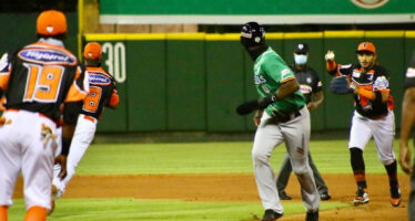 Estrellas se imponen a los Toros en el Corral