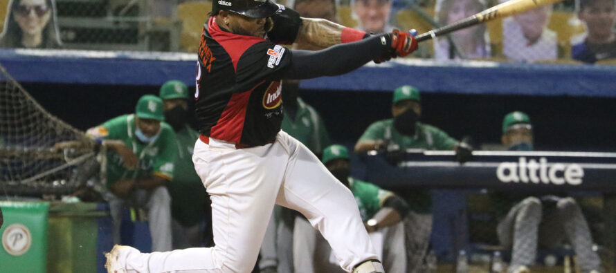 Leones lograron su tercera victoria anoche frente a las Estrellas