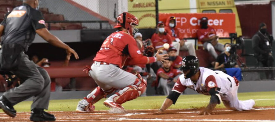 Leones se imponen en 12 innings a los Gigantes del Cibao en SFM