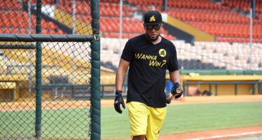 Melky Cabrera viene a pagar deuda a la fanaticada y ayudar a Félix Fermín a ganar