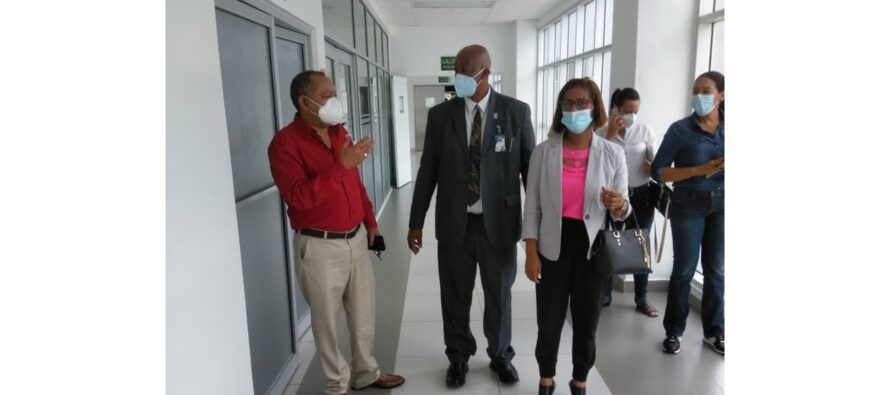 Director Regional de Salud Este visita hospitales de Higüey y La Romana