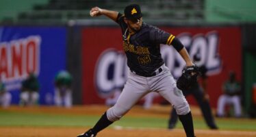 Águilas logran primer triunfo detrás de buen pitcheo de Negrín y el bate de Grullón