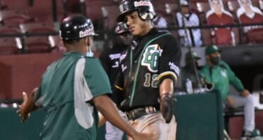 Estrellas dividen con Gigantes y siguen empate en el tercer lugar