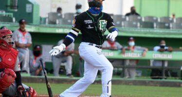 Estrellas toman delantera ante Leones; Canó debuta con 2H4 y 4ce, Jeremy y Bethancourt jonronean