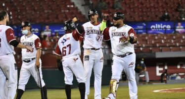 Gigantes vencen a las Águilas 11 carreras por 2