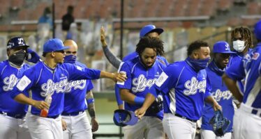 Tigres del Licey derrotan a los Gigantes 3-2