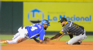 Licey y Águilas dividen la doble cartelera y ganan 1-1