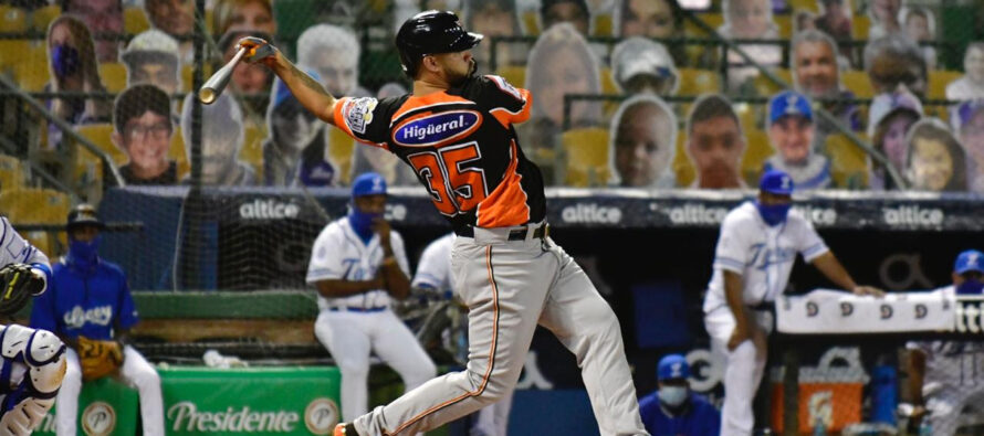 Sánchez y Valdés comandan otro triunfo de Toros sobre el Licey