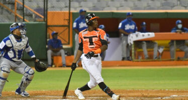 Toros blanquean y barren en doble cartelera a los Tigres del Licey