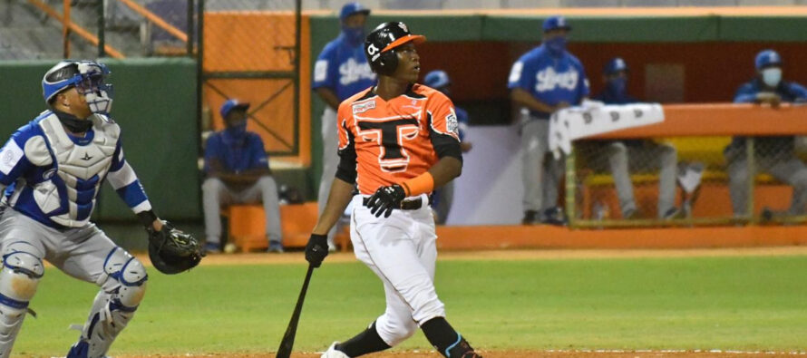 Toros blanquean y barren en doble cartelera a los Tigres del Licey