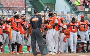 Toros avanzan a playoffs al derrotar a Leones; se adueñan del primer lugar