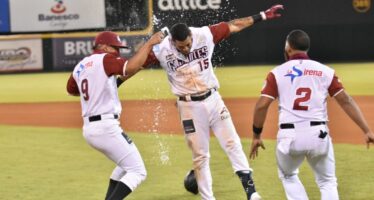 Los Gigantes dejan tendido a las Estrellas en 10 entradas; semifinal 3-0