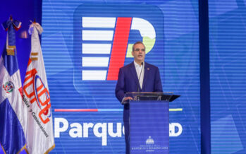 Presidente Abinader presenta Plan Nacional de Parqueo: orden y seguridad en el tráfico