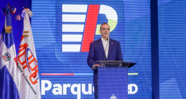 Presidente Abinader presenta Plan Nacional de Parqueo: orden y seguridad en el tráfico