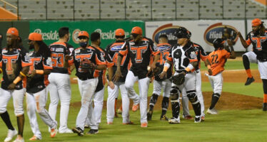 Toros vencen a las Águilas en cerrado duelo de pitcheo