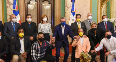 Reciben en el Palacio Nacional a los Campeones de la Serie del Caribe